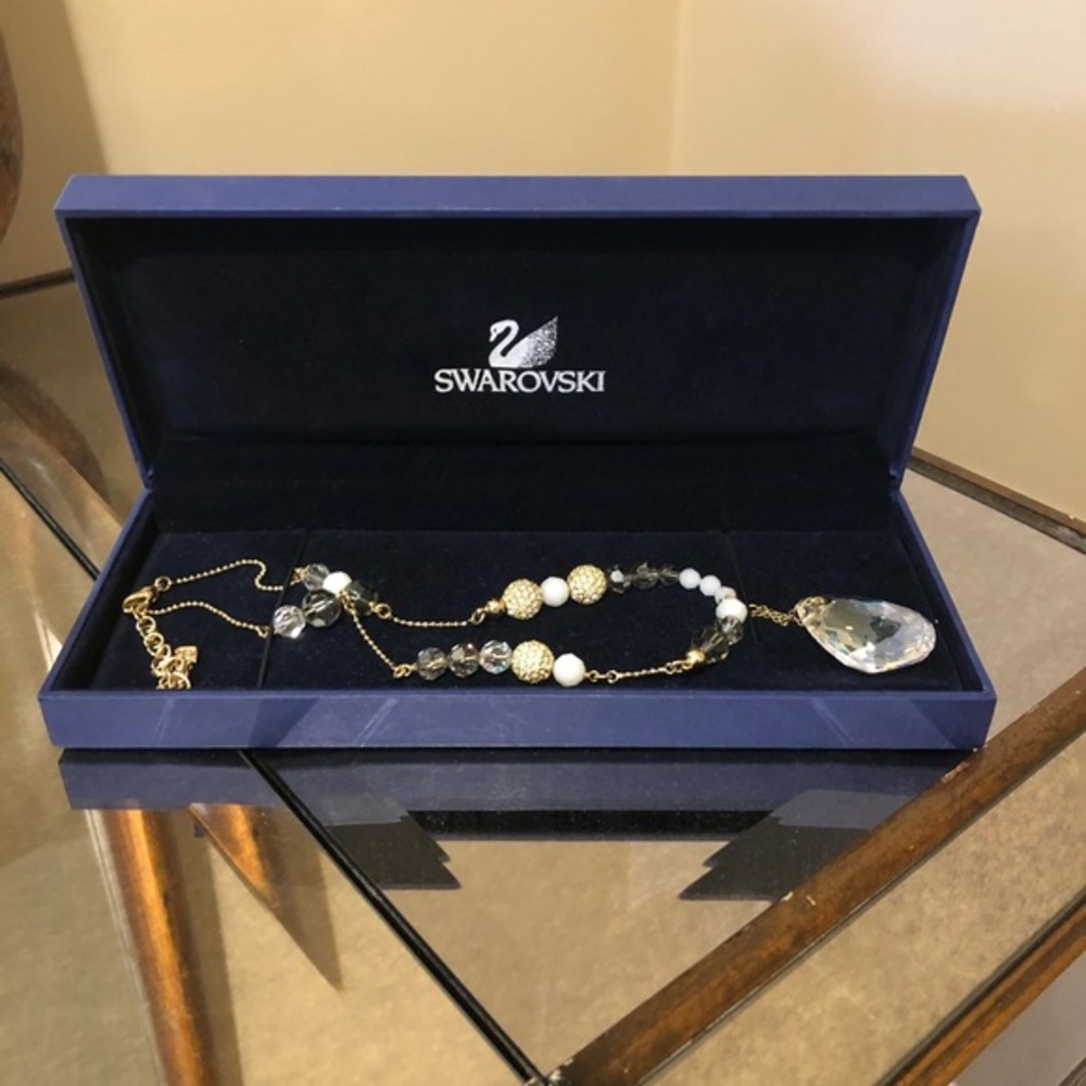 Swarovski teardrop pendant necklace